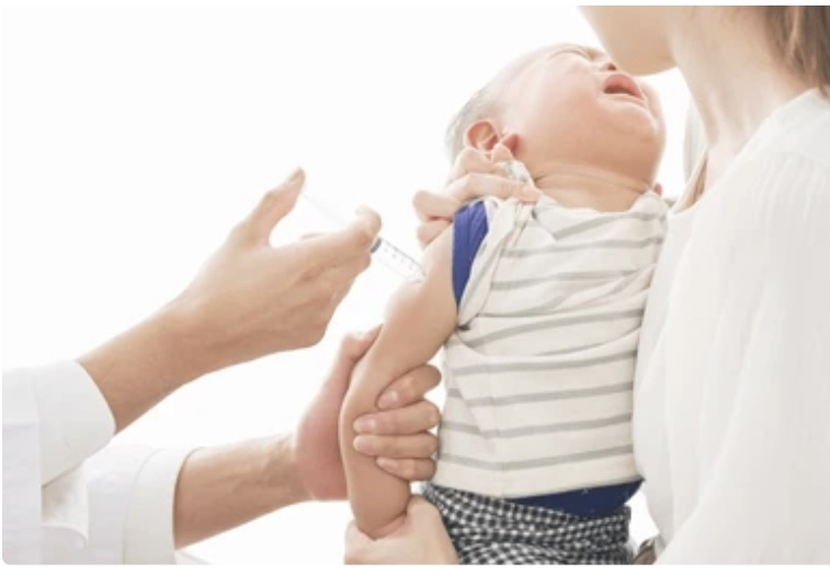 BAMBINI ABUSATI DALL’AZIENDA SANITARIA CON “VACCINAZIONE COVID E ANTIINFLUENZALE” COME PRESUNTI SCUDI PROTETTIVI DELLA SOCIETÁ